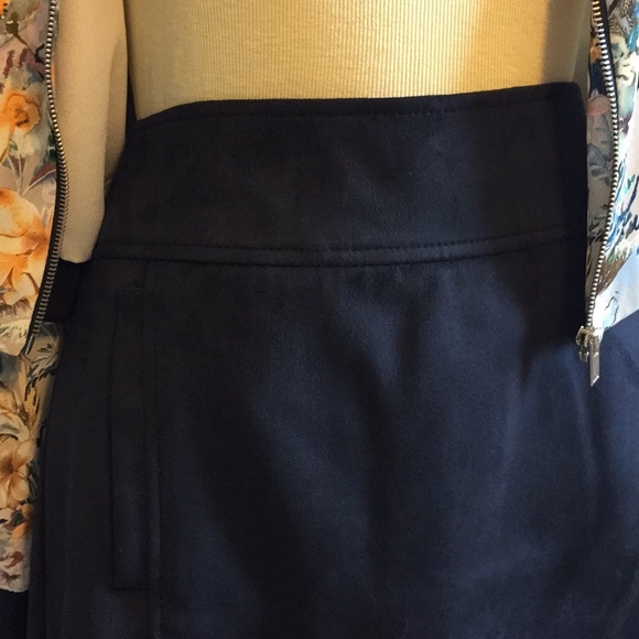 LOFT navy faux suede skirt - Picture 5 of 7